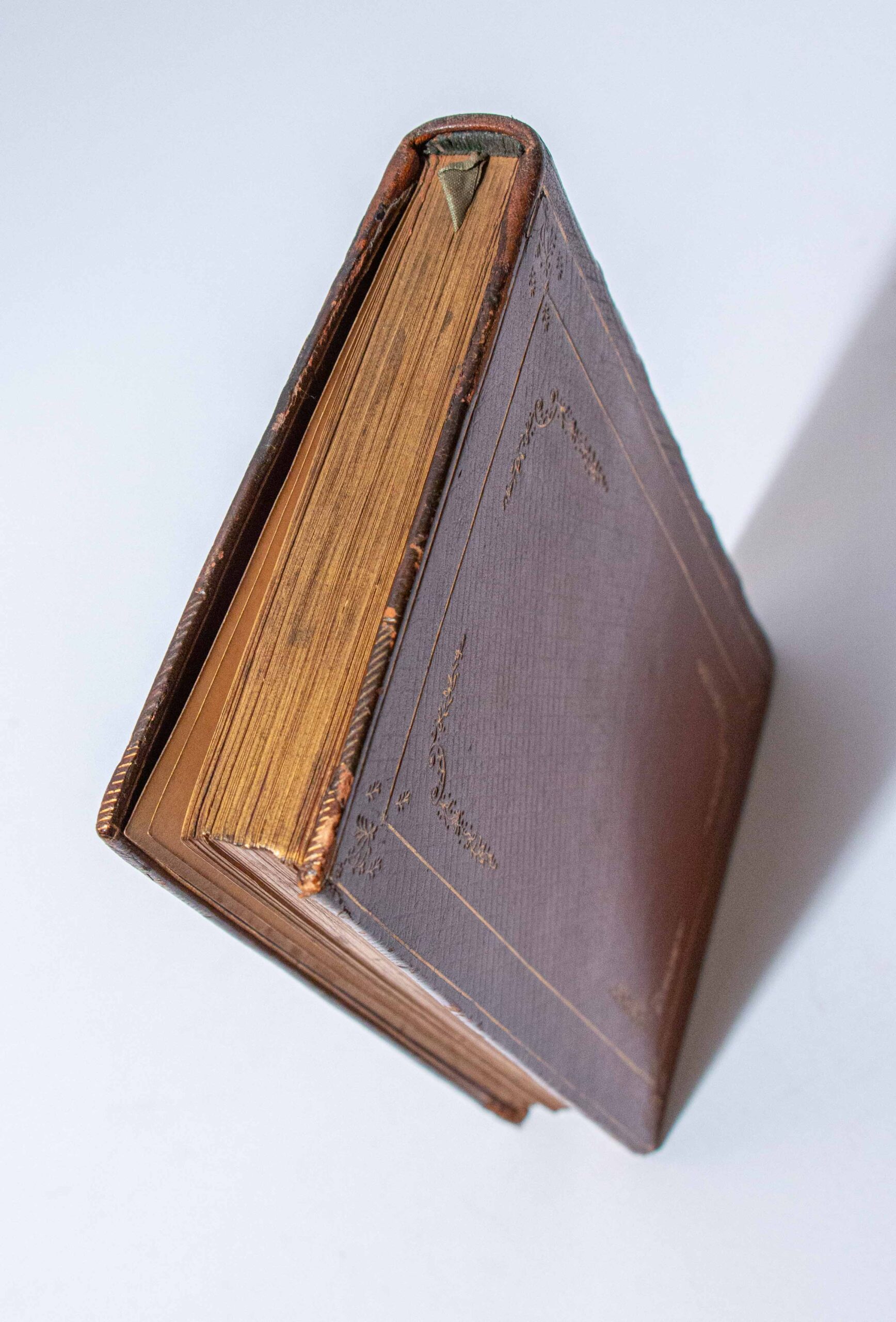 A superb 18th century diced Russia leather binding by Roger Payne; ‘Curtius Rufus’ 1716