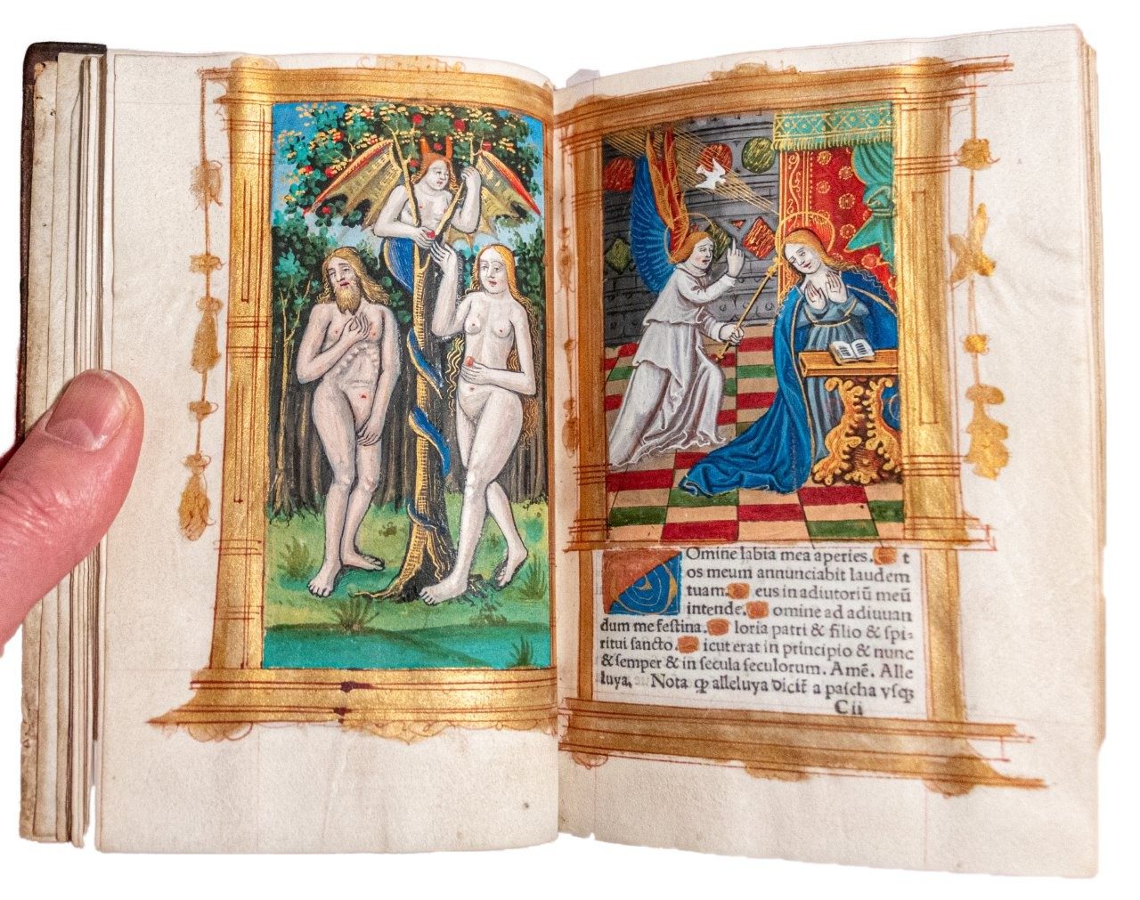 Gorgeous Book of Hours printed on vellum; Germain Hardouin with 16 large and 25 smaller illuminations c.1520