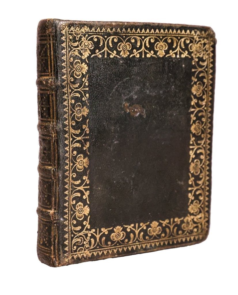 Small enough to conceal, a dangerous text from Elizabethan England in manuscript, 1583. Recusant manuscript prayerbook.
