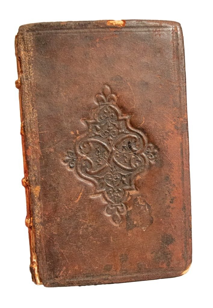 A Twelfth-Century English Manuscript Hidden Inside a Renaissance Book: Two Romanesque Leaves on the Sacraments Preserved as Original Pastedowns